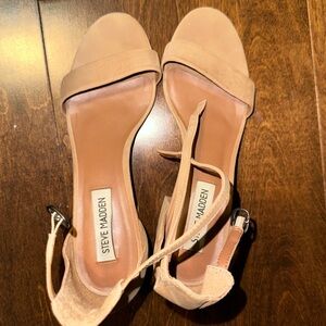 Steve Madden nude suede low heel size 7